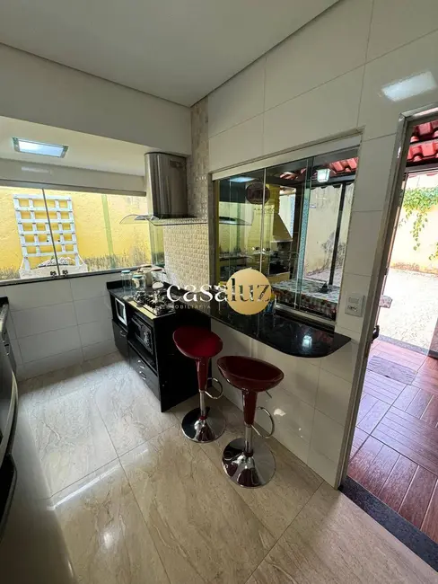 Foto 9 de Casa com 3 quartos à venda, 280m2 em Sarzedo - MG