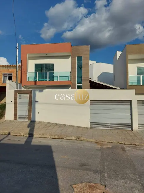 Foto 1 de Casa com 2 quartos à venda, 149m2 em Sarzedo - MG