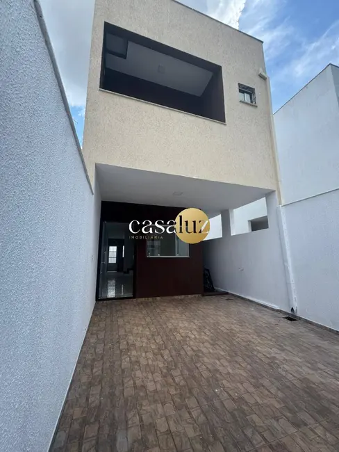 Foto 1 de Casa com 3 quartos à venda, 90m2 em Sarzedo - MG