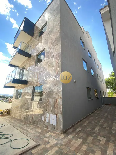 Foto 2 de Cobertura com 3 quartos à venda, 130m2 em Sarzedo - MG