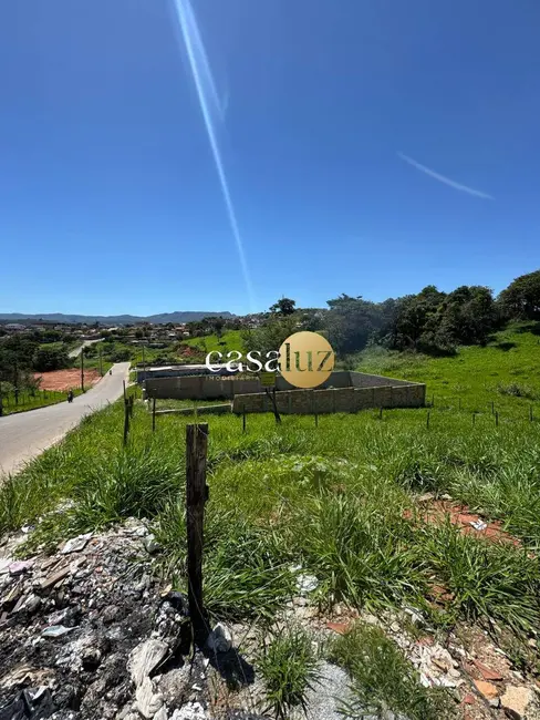 Foto 1 de Terreno / Lote à venda, 360m2 em Sarzedo - MG