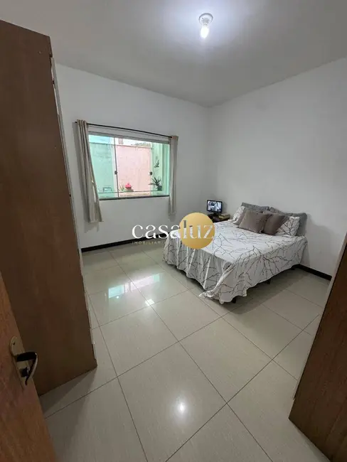 Foto 2 de Casa com 3 quartos à venda, 250m2 em Sarzedo - MG