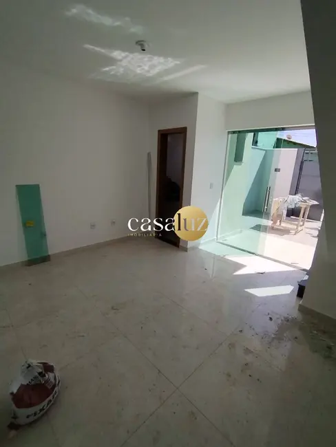 Foto 2 de Casa com 3 quartos à venda, 79m2 em Sarzedo - MG