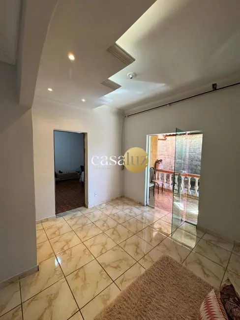 Foto 2 de Casa com 4 quartos à venda, 360m2 em Sarzedo - MG