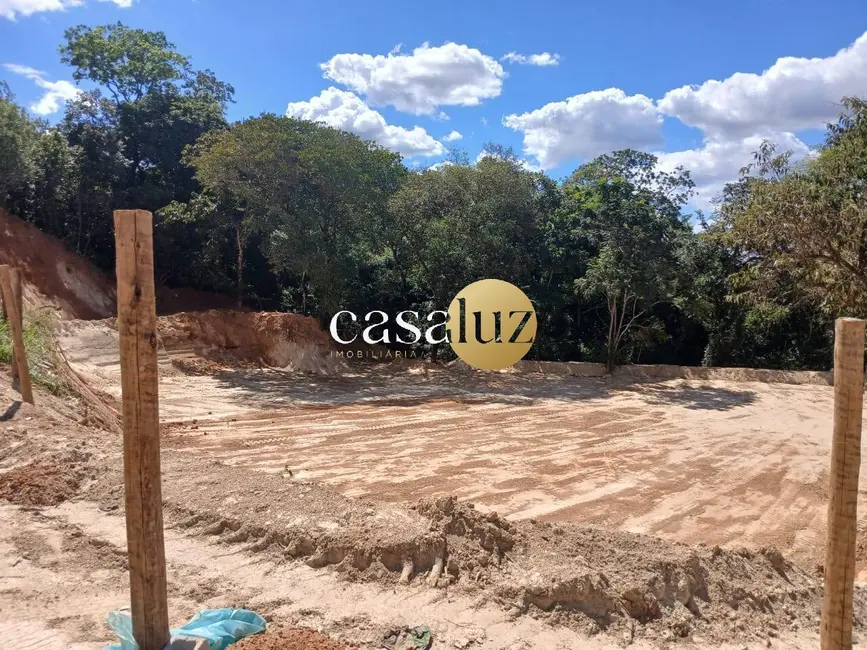 Foto 1 de Terreno / Lote à venda, 900m2 em Sarzedo - MG