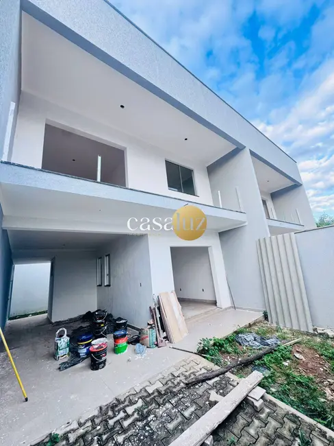 Foto 1 de Casa com 3 quartos à venda, 100m2 em Centro, Sarzedo - MG