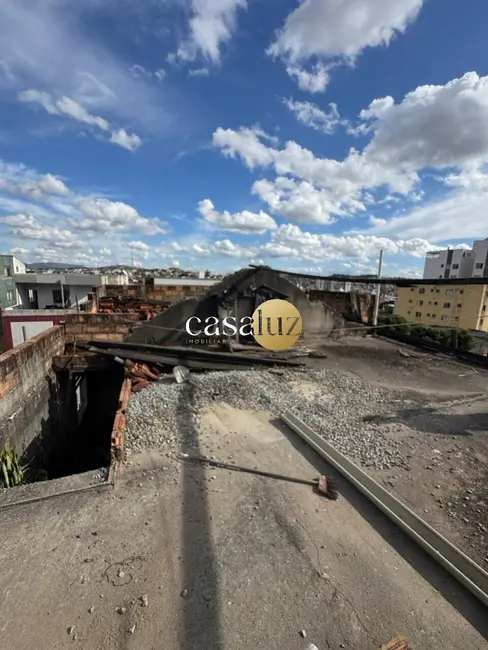 Foto 8 de Casa com 4 quartos à venda, 360m2 em Contagem - MG