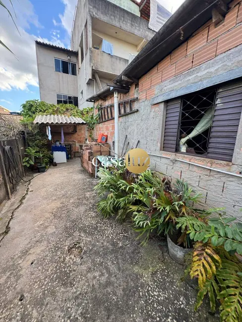 Casa com 2 quartos à venda, 200m2 em Tirol (Barreiro), Belo Horizonte - MG - imagem 1 Foto 1 de Casa com 2 quartos à venda, 200m2 em Tirol (Barreiro), Belo Horizonte - MG