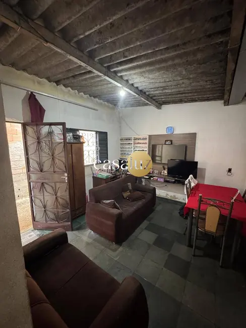 Casa com 2 quartos à venda, 200m2 em Tirol (Barreiro), Belo Horizonte - MG - imagem 2 Foto 2 de Casa com 2 quartos à venda, 200m2 em Tirol (Barreiro), Belo Horizonte - MG