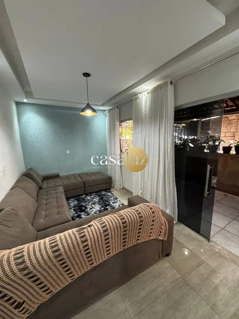 Casa com 4 quartos à venda, 246m2 em Sarzedo - MG - imagem 2 Foto 2 de Casa com 4 quartos à venda, 246m2 em Sarzedo - MG