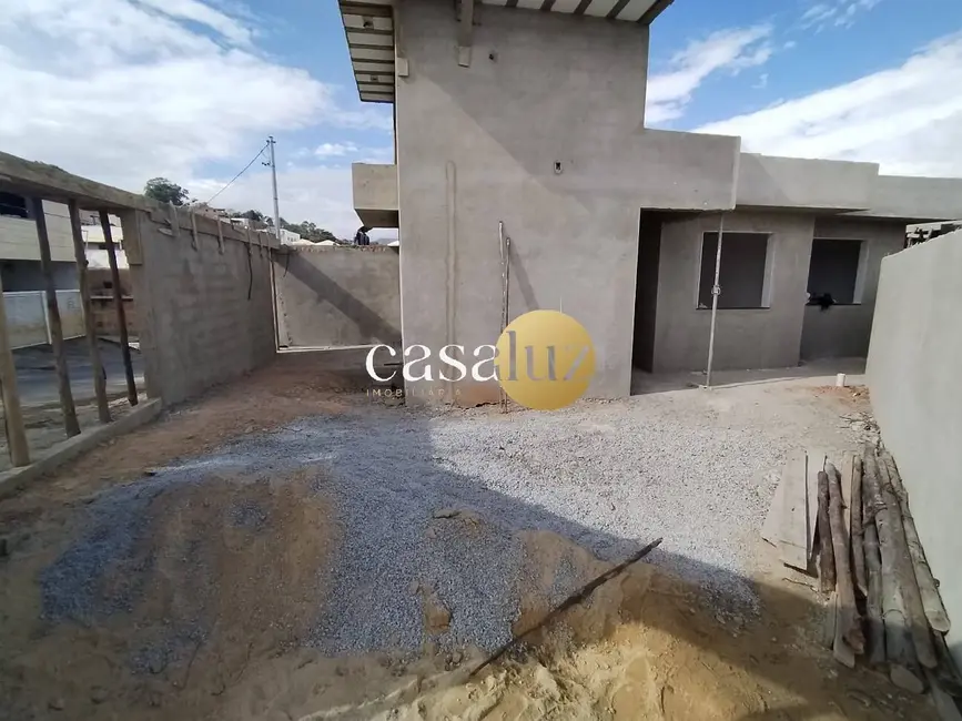 Foto 2 de Casa com 2 quartos à venda, 120m2 em Sarzedo - MG