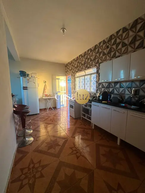 Foto 4 de Casa com 4 quartos à venda, 191m2 em Sarzedo - MG