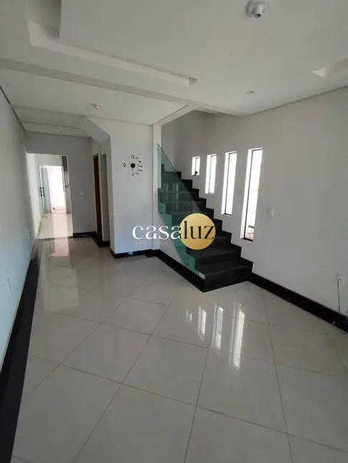 Foto 2 de Casa com 2 quartos à venda, 154m2 em Sarzedo - MG