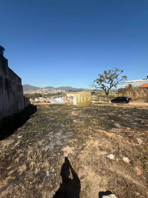 Foto 2 de Terreno / Lote à venda, 360m2 em Sarzedo - MG