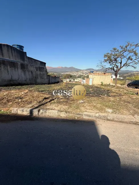 Foto 1 de Terreno / Lote à venda, 360m2 em Sarzedo - MG
