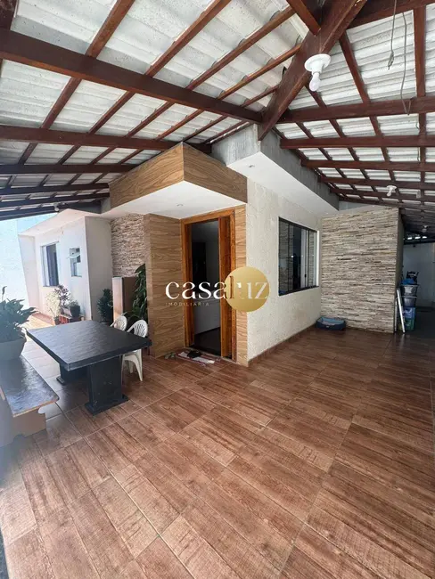 Foto 1 de Casa com 3 quartos à venda, 200m2 em Sarzedo - MG