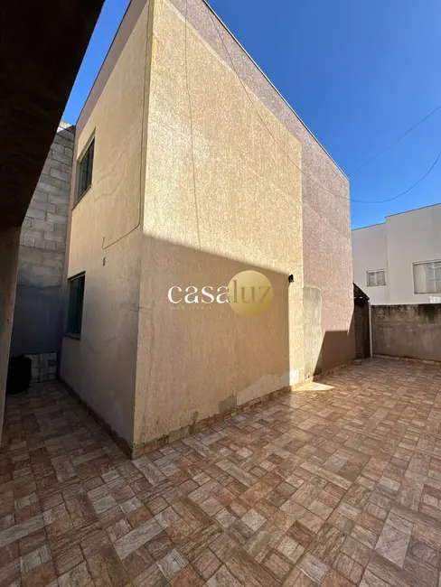 Foto 1 de Casa com 2 quartos à venda, 110m2 em Sarzedo - MG