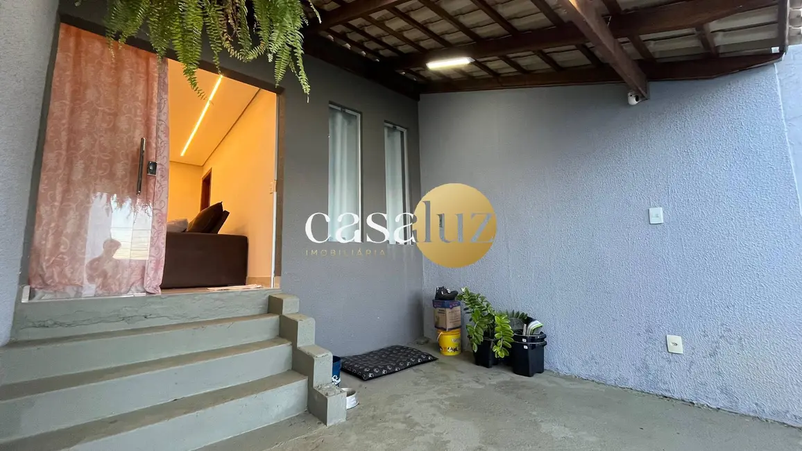 Foto 1 de Casa com 2 quartos à venda, 99m2 em Sarzedo - MG