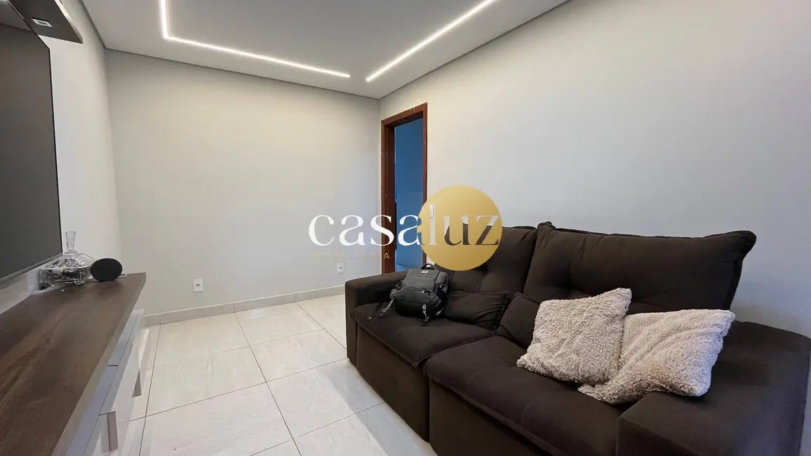 Foto 3 de Casa com 2 quartos à venda, 99m2 em Sarzedo - MG