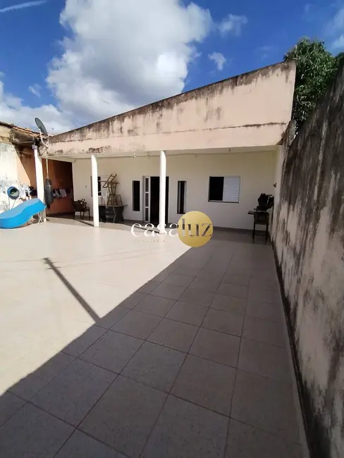 Foto 1 de Casa com 4 quartos à venda, 225m2 em Sarzedo - MG