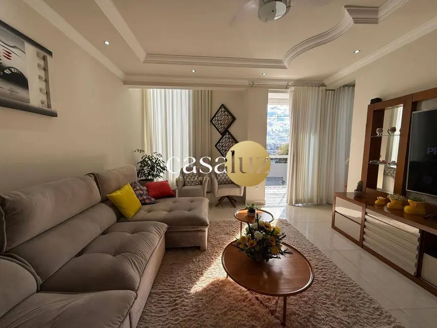 Foto 2 de Casa com 3 quartos à venda, 200m2 em Jardim Brasília, Betim - MG