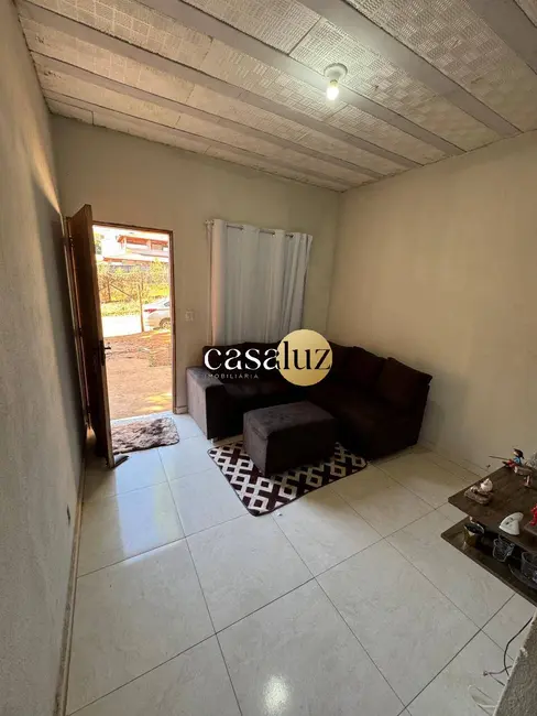 Casa com 2 quartos à venda, 200m2 em Mario Campos - MG - imagem 2 Foto 2 de Casa com 2 quartos à venda, 200m2 em Mario Campos - MG
