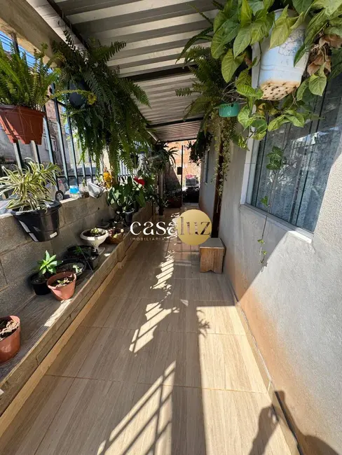 Foto 1 de Casa com 3 quartos à venda, 120m2 em Sarzedo - MG