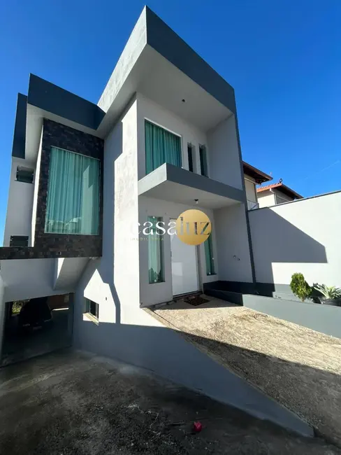 Foto 1 de Casa com 3 quartos à venda, 180m2 em Sarzedo - MG
