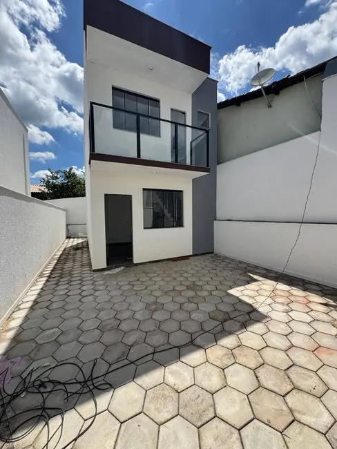 Foto 1 de Casa com 2 quartos à venda, 65m2 em Sarzedo - MG