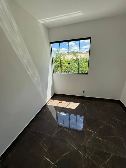 Foto 3 de Casa com 2 quartos à venda, 65m2 em Sarzedo - MG