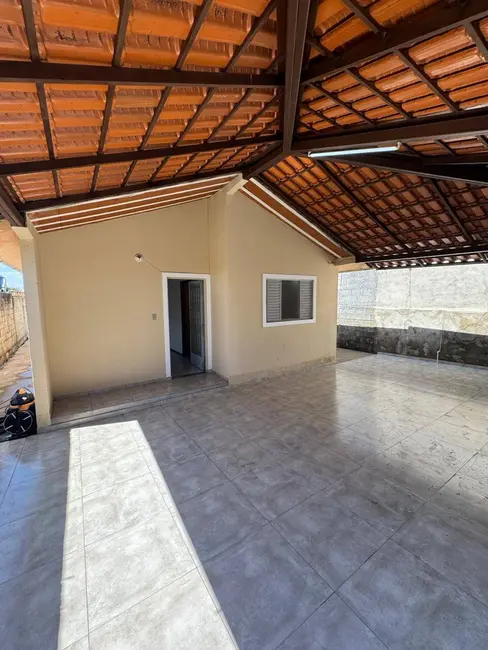 Foto 1 de Casa com 3 quartos à venda, 258m2 em Sarzedo - MG