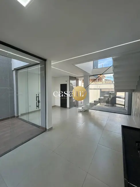 Foto 2 de Casa com 3 quartos à venda, 100m2 em São Pedro, Ibirite - MG