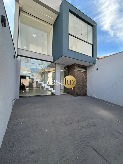 Foto 1 de Casa com 3 quartos à venda, 100m2 em São Pedro, Ibirite - MG