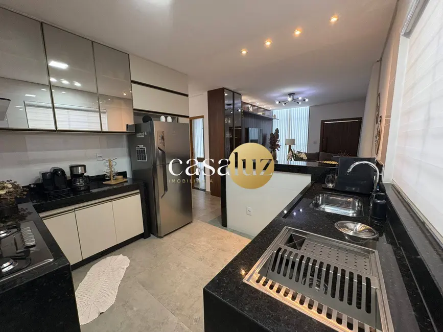 Foto 4 de Casa com 3 quartos à venda, 184m2 em Sarzedo - MG