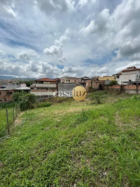 Foto 1 de Terreno / Lote à venda, 360m2 em Sarzedo - MG