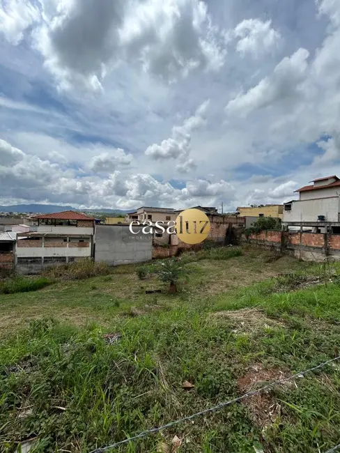 Foto 3 de Terreno / Lote à venda, 360m2 em Sarzedo - MG