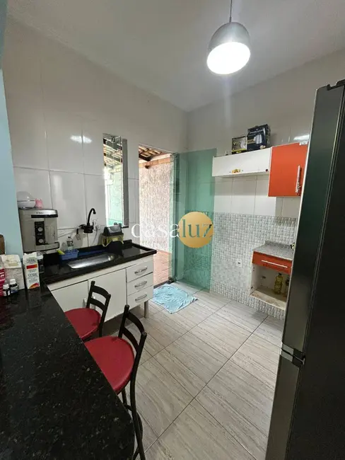 Foto 6 de Casa com 2 quartos à venda, 180m2 em Mario Campos - MG