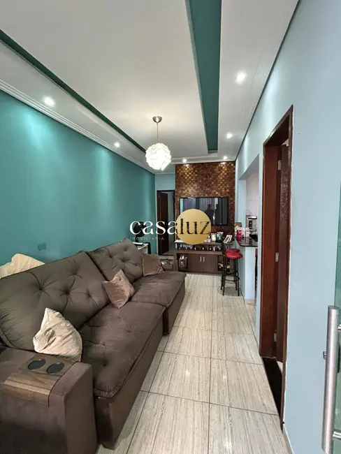 Foto 2 de Casa com 2 quartos à venda, 180m2 em Mario Campos - MG