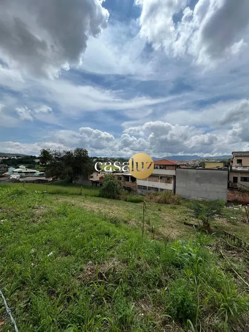 Foto 2 de Terreno / Lote à venda, 360m2 em Sarzedo - MG