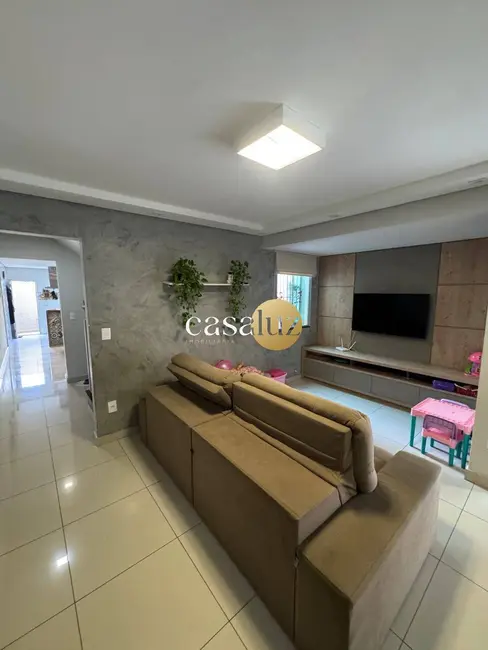 Foto 3 de Casa com 3 quartos à venda, 127m2 em Sarzedo - MG