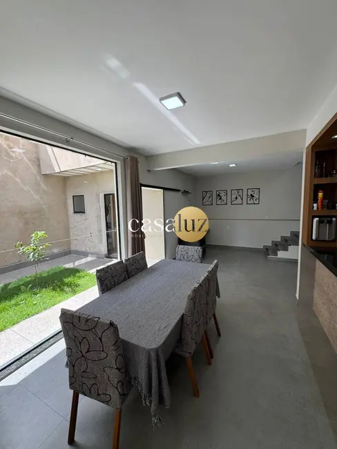 Foto 2 de Casa com 3 quartos à venda, 200m2 em São Pedro, Ibirite - MG