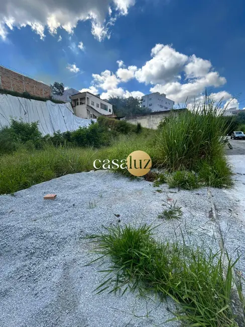 Foto 4 de Terreno / Lote à venda, 1080m2 em Sarzedo - MG