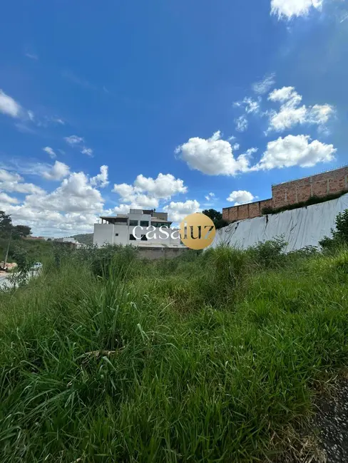 Foto 2 de Terreno / Lote à venda, 1080m2 em Sarzedo - MG