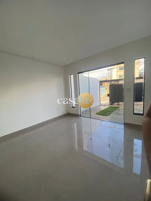 Foto 2 de Casa com 2 quartos à venda, 79m2 em Sarzedo - MG