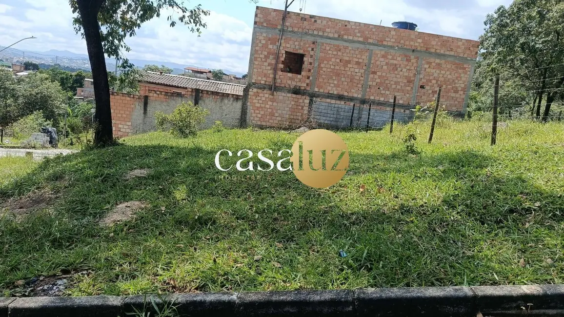 Foto 1 de Terreno / Lote à venda, 252m2 em Sarzedo - MG