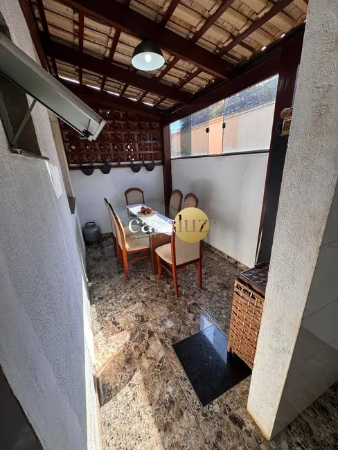 Casa com 2 quartos à venda, 58m2 em Sarzedo - MG - imagem 4 Foto 4 de Casa com 2 quartos à venda, 58m2 em Sarzedo - MG
