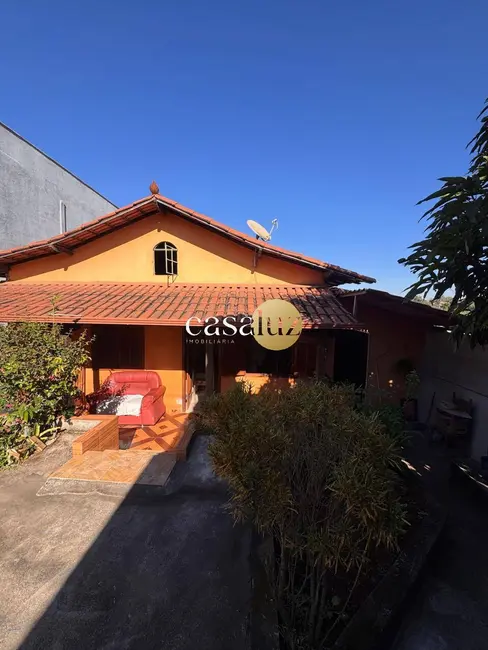 Foto 1 de Casa com 3 quartos à venda, 252m2 em Sarzedo - MG