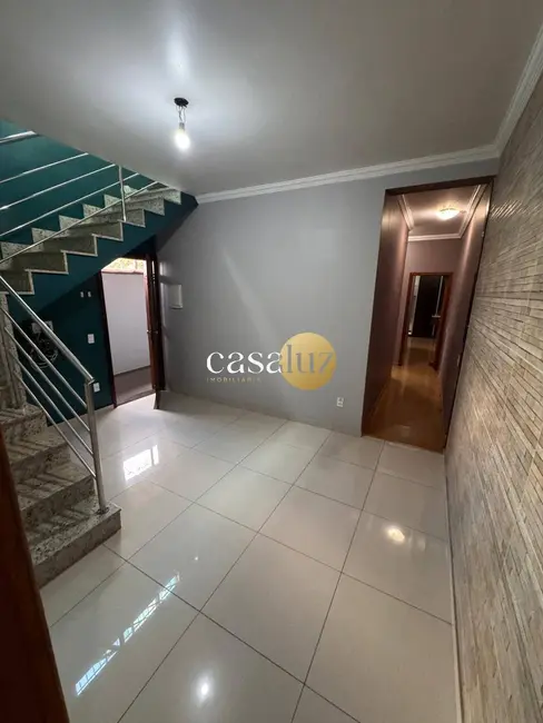 Foto 2 de Casa com 3 quartos à venda, 180m2 em Contagem - MG