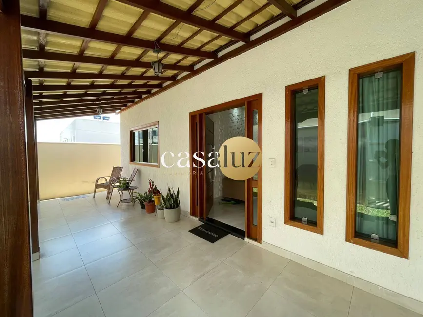 Foto 1 de Casa com 5 quartos à venda, 360m2 em Sarzedo - MG