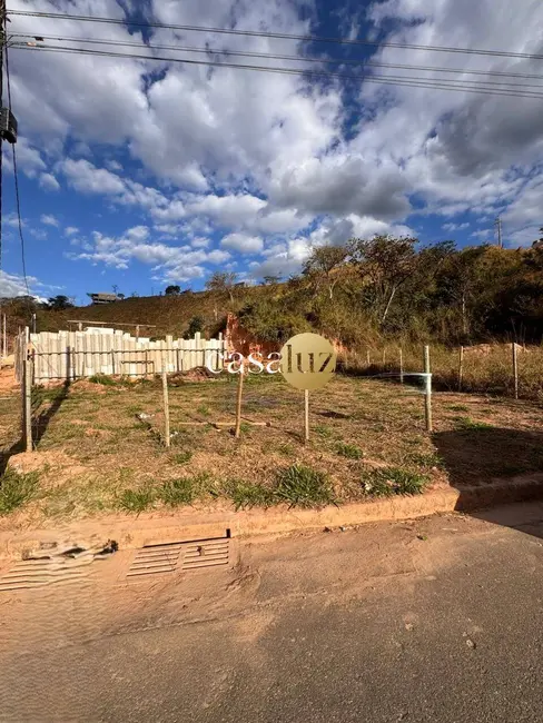Foto 5 de Terreno / Lote à venda, 300m2 em Sarzedo - MG